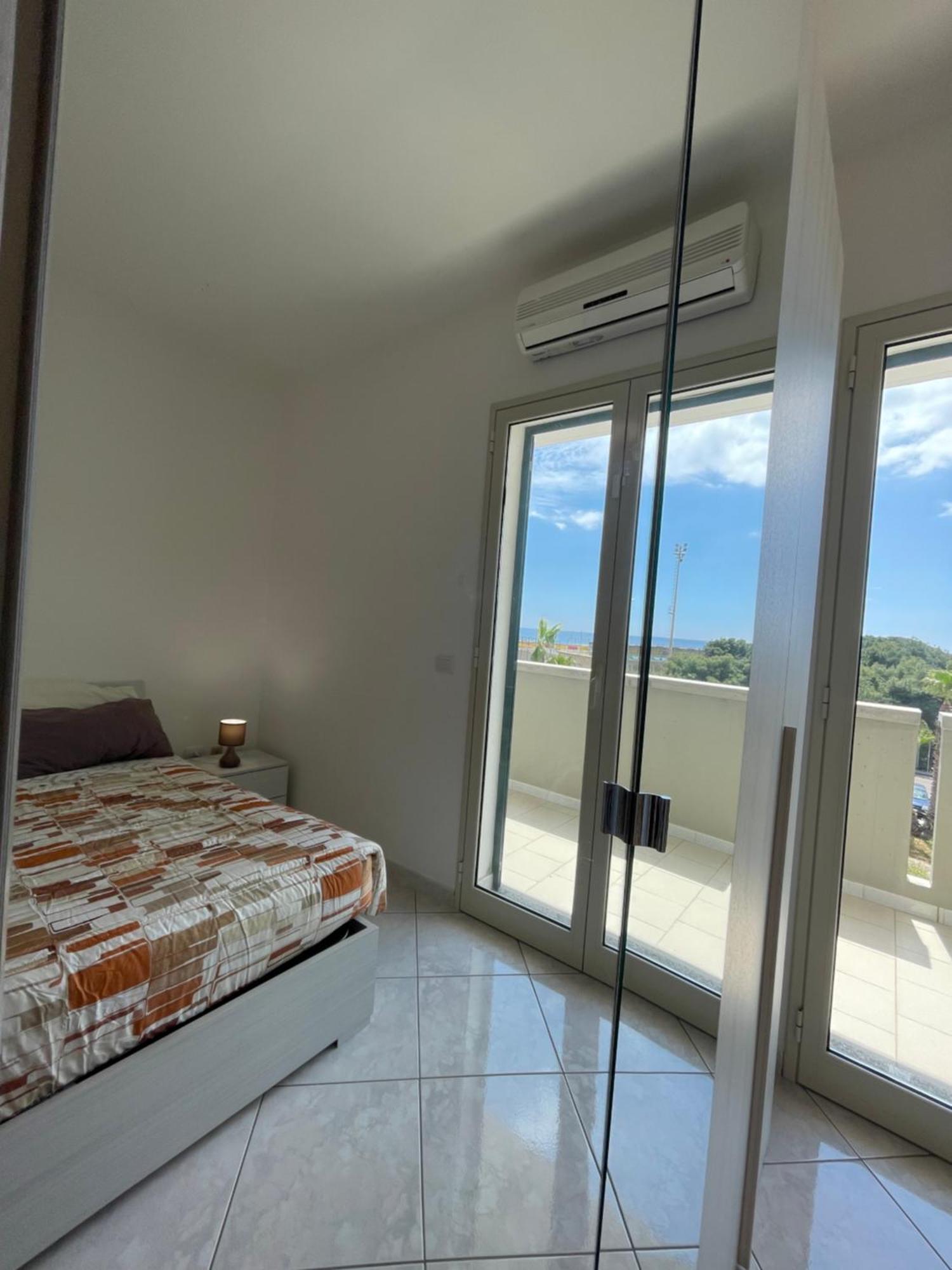 House Nereide, Lovely Apartment Sea View Gallipoli Bagian luar foto